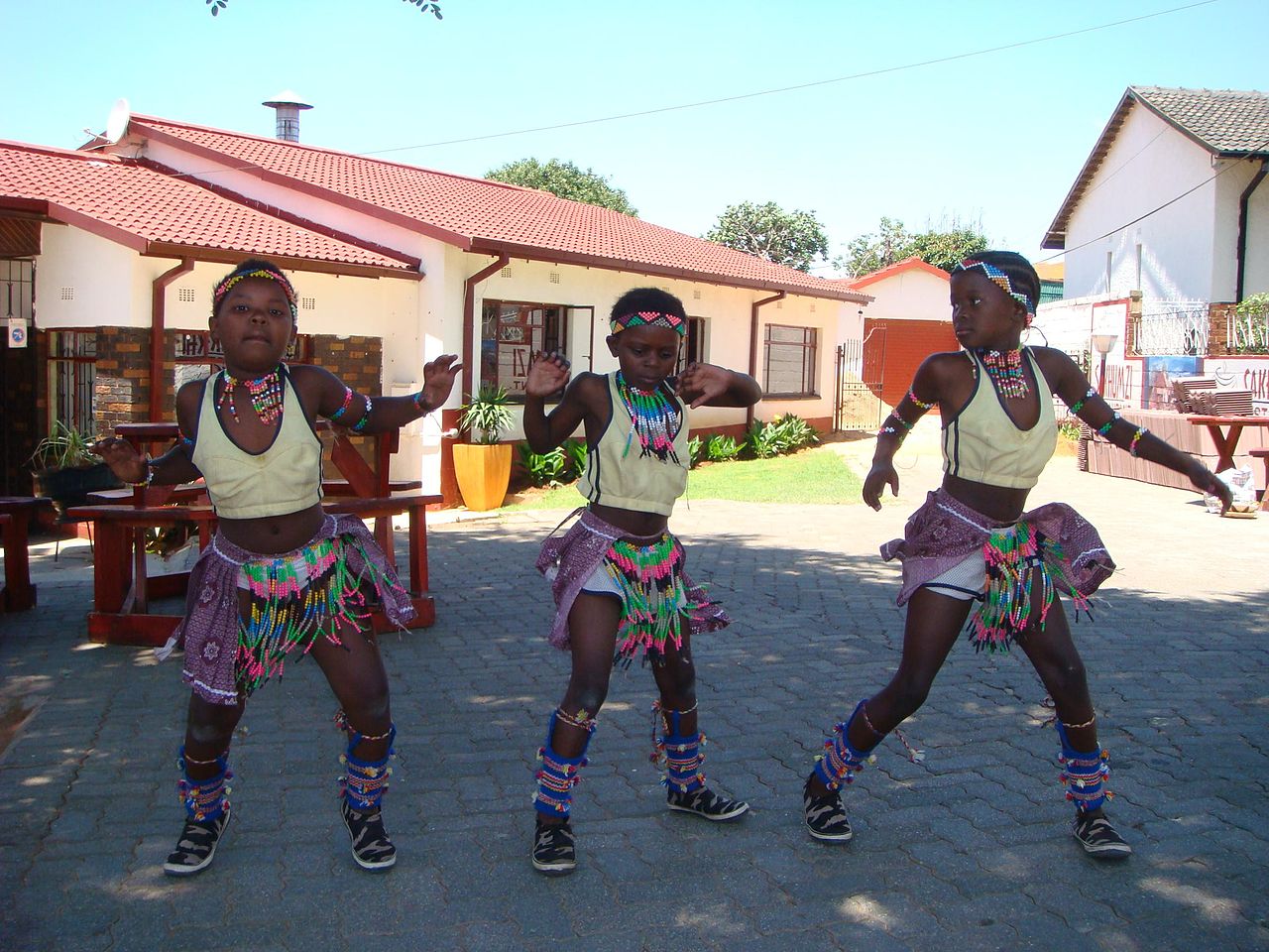 Tanzende Mädchen in Soweto